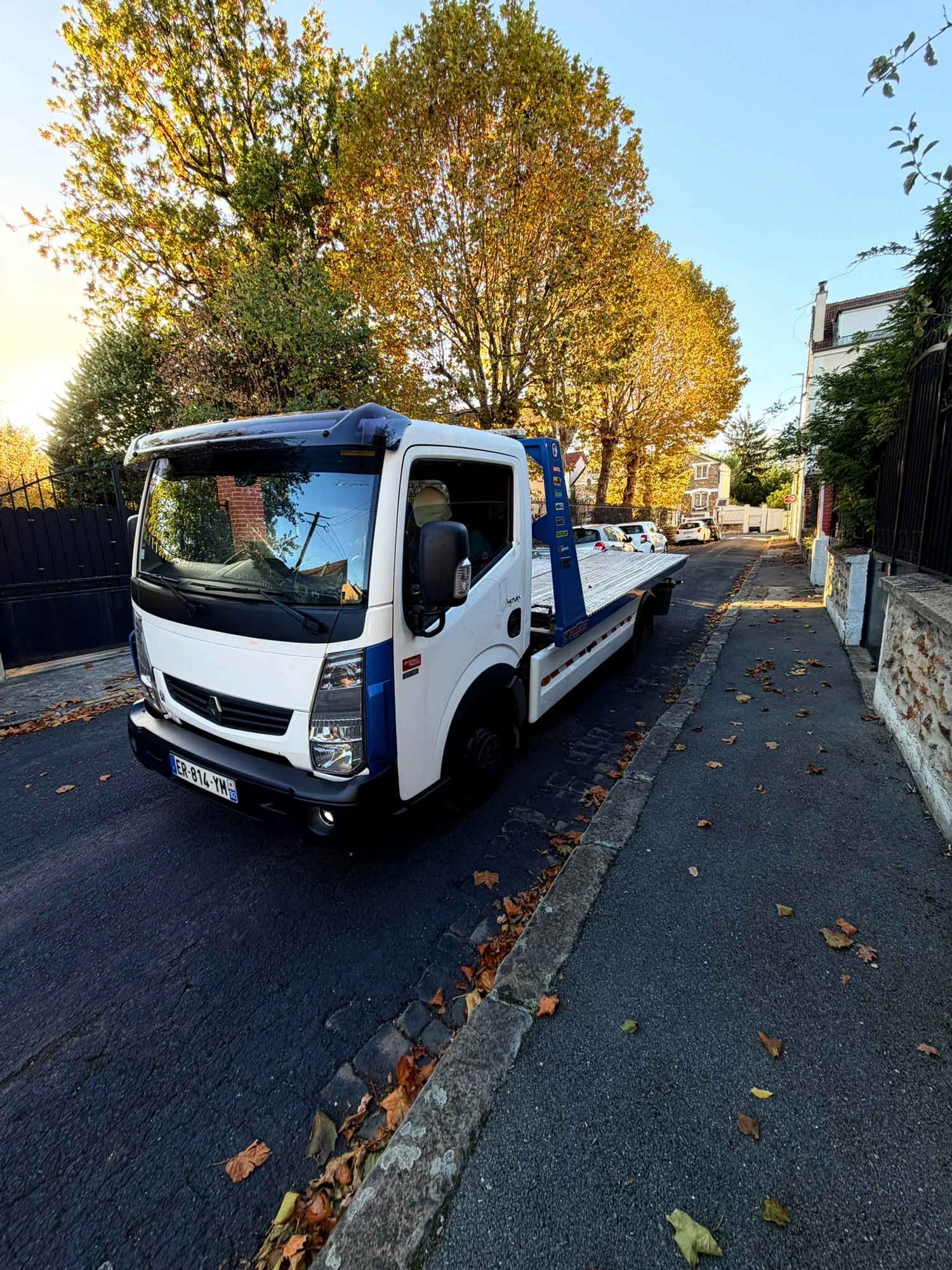 La dépanneuse ADFR en intervention dans les rues d'Île-de-France